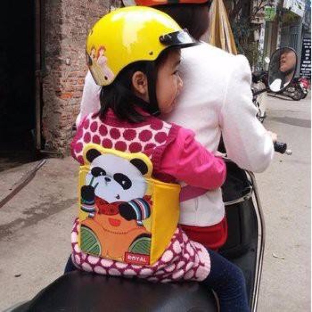Sỉ đai đi xe máy không đỡ cổ cho bé