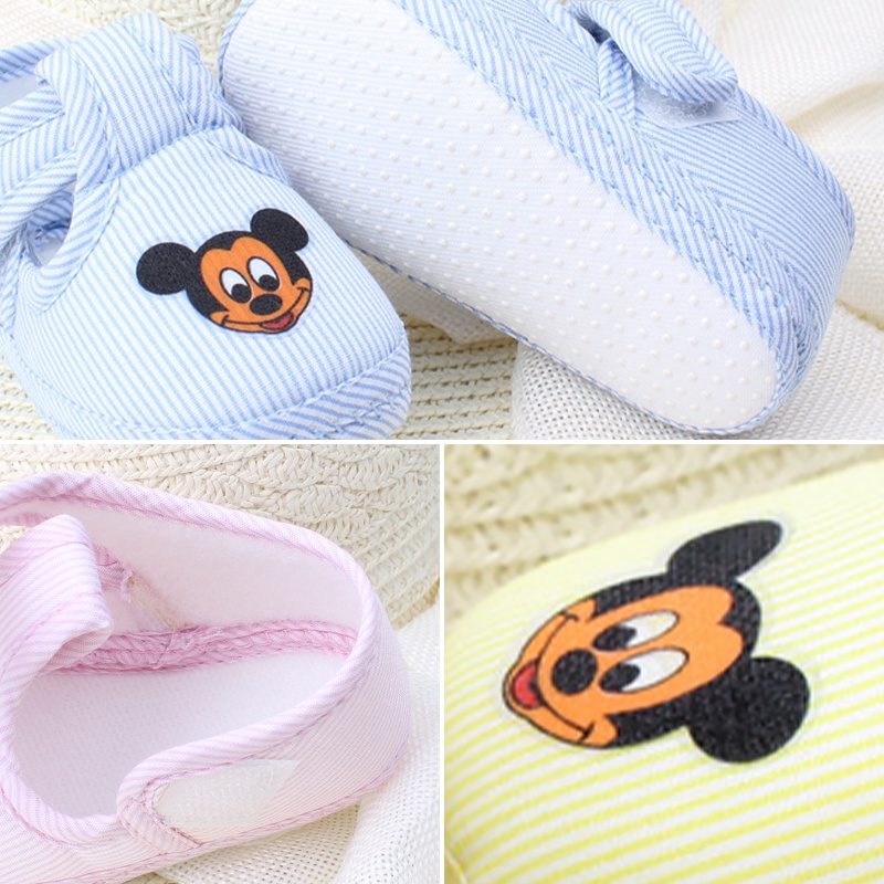 Giày thể thao đế phẳng họa tiết hoạt hình dễ thương dành cho bé gái