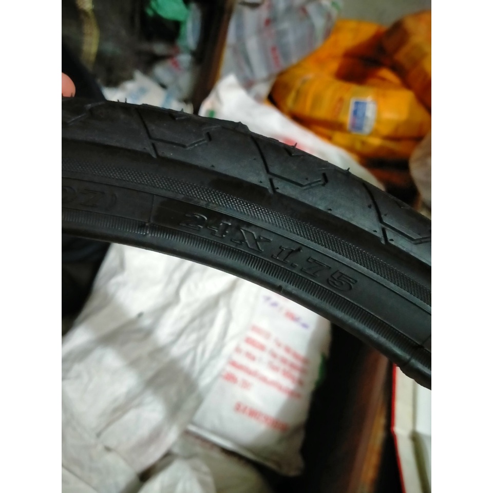 VỎ  XE ĐẠP SAO VÀNG 24x1.75