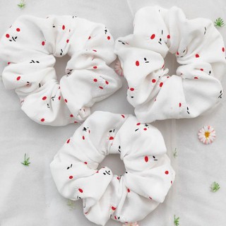 Dây buộc tóc scrunchies hoa cúc nhí
