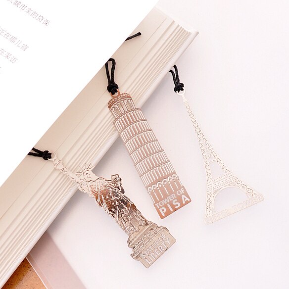 1 dụng cụ đánh dấu trang sách hình tháp Eiffel bằng kim loại