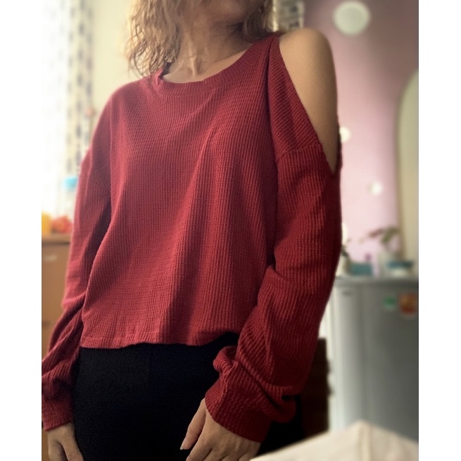 Áo thun croptop giả len màu đỏ đô hở 1 bên vai