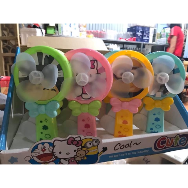 Quạt cầm tay kute