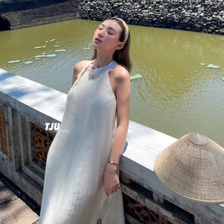 Áo dài trắng cách tân cổ yếm voan tơ thắt nơ cổ không tay + Quần suông trắng