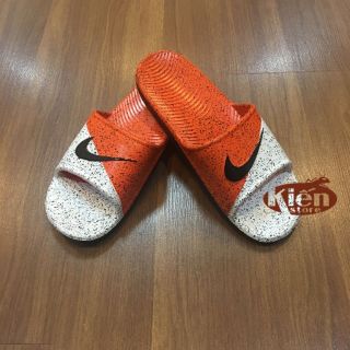 Dép nam quai ngang thời trang trống trơn trượt màu cam chấm bi