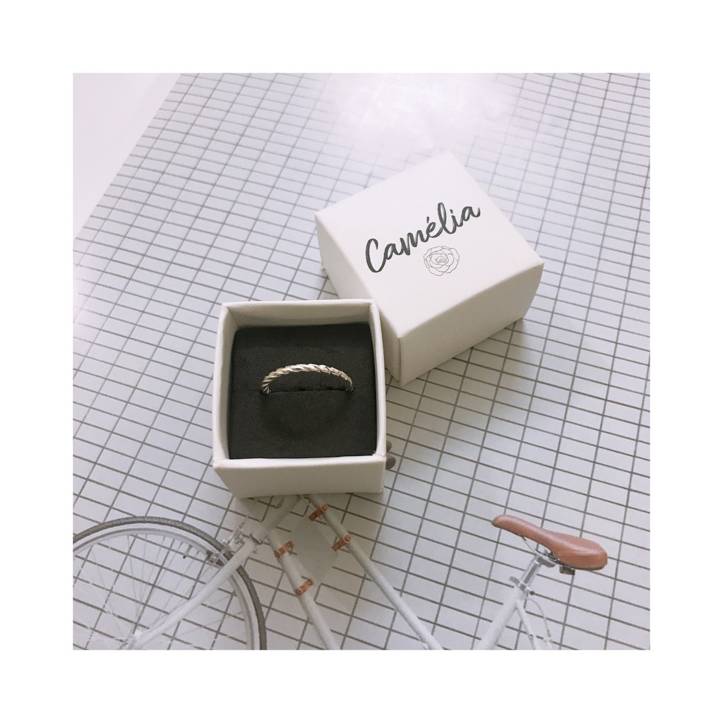 Nhẫn bạc Camelia xoắn