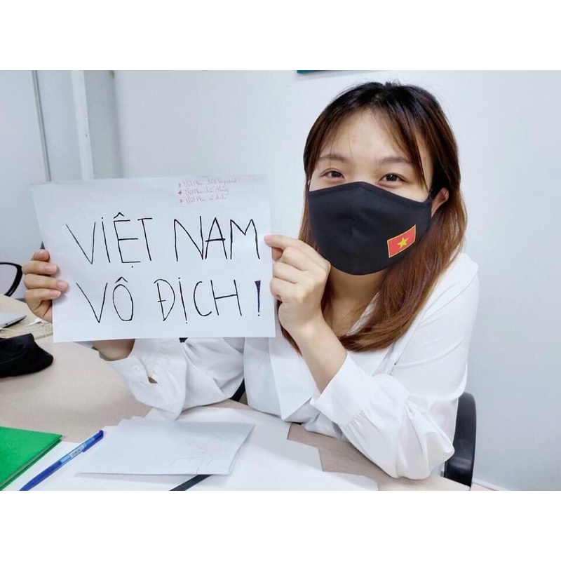 Khẩu trang đội tuyển bóng đá Việt Nam - vải Cotton 2 lớp kháng khuẩn | BigBuy360 - bigbuy360.vn