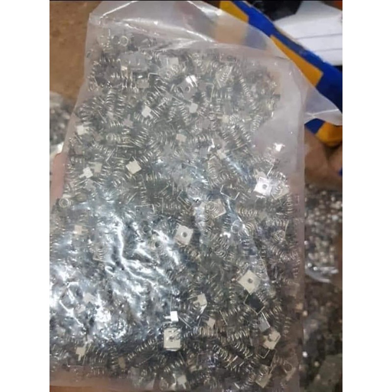 Đế chân pin đôi