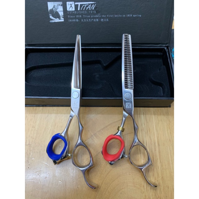 KÉO CẮT TÓC TITAN 6 inch AT-03/AT-03-B chuyên dùng cho barber / salon