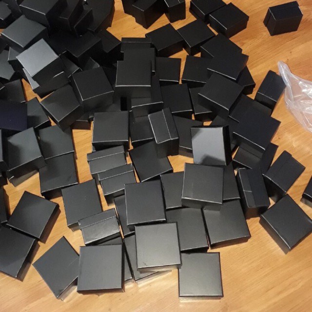 Hộp Đồng Hồ Chất Liệu Bìa Cứng Cao Câp, Kích Thước 8 x 8,5 x 5 cm