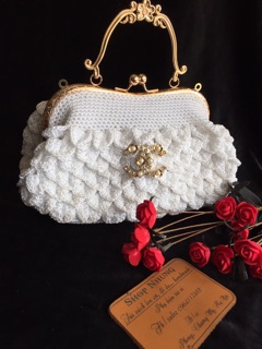 Túi khung trắng vảy cá handmade