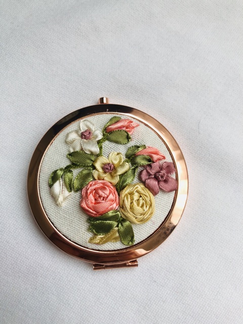 Gương thêu handmade
