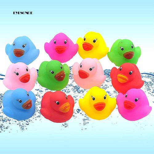 Bộ 12 Chú Vịt Cao Su Mini Nhiều Màu Bắt Mắt Cho Bé Chơi Trong Bồn Tắm
