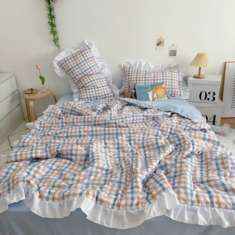 Bộ chăn ga gối drap giường nhập khẩu cao cấp chất vải đũi viền bèo - Chăn hè trần bông họa tiết kẻ caro phối xanh