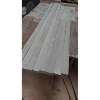 ( Gỗ Nguyên Liệu ) Thanh Gỗ Tần Bì 100 x 5 x 1,7 ( Độ dày sau khi được bào cuốn chà mịn)