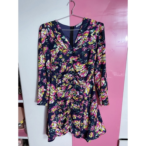 Đầm thiết kế ren hoa