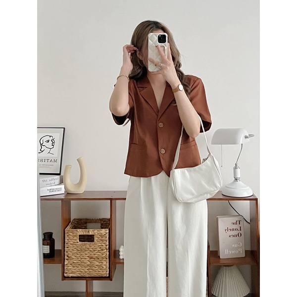 Blazer cộc tay đệm vai dáng lửng