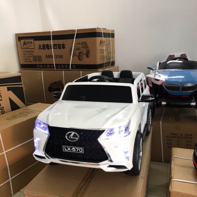 Xe điện LX 570 cho bé bản 4 động cơ , sơn thường có nhún.