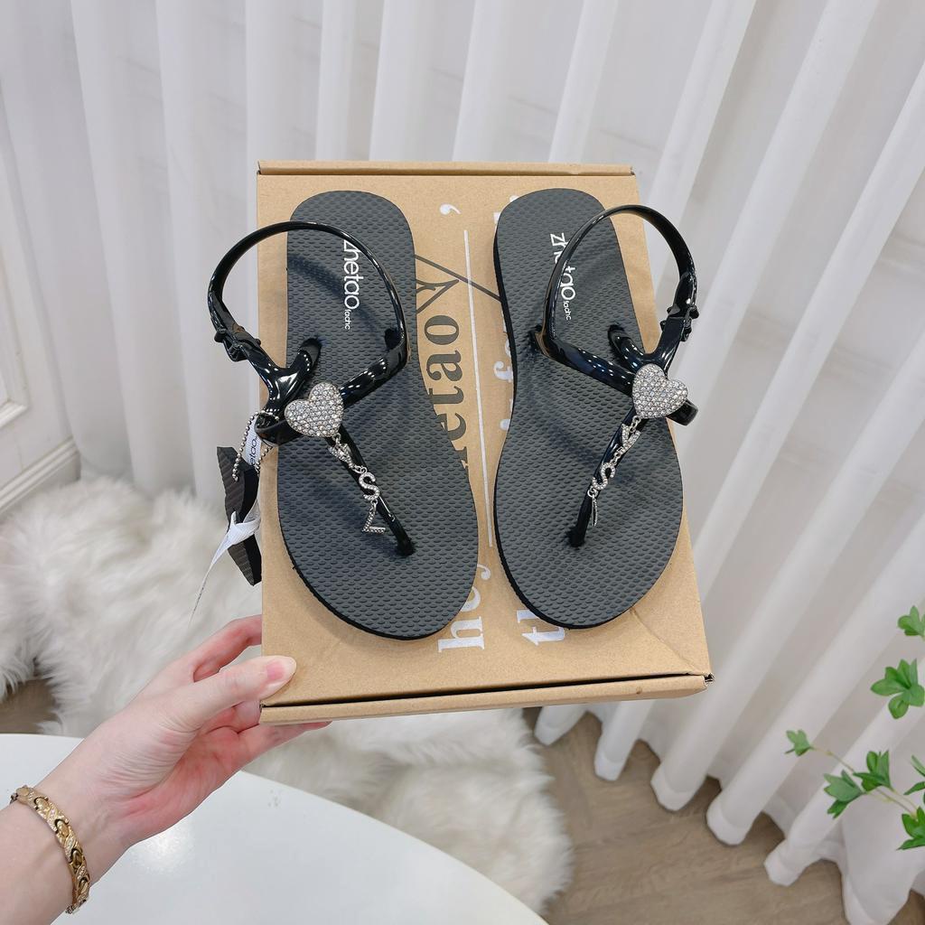 Sandal kẹp ngón đá chữ trái tim chất xốp nhẹ