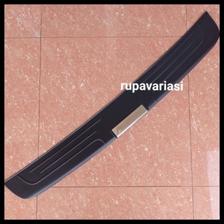 Tấm nhựa gắn cửa ra vào xe hơi toyota fortuner 2005-2015 2006 2007 2008 2009 2010 2011 2012 2013 2014