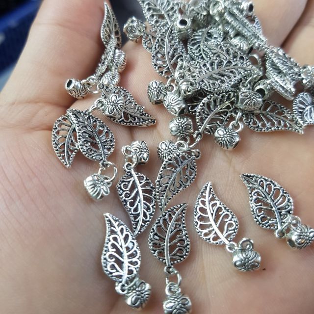 Charm lá mix vòng tay