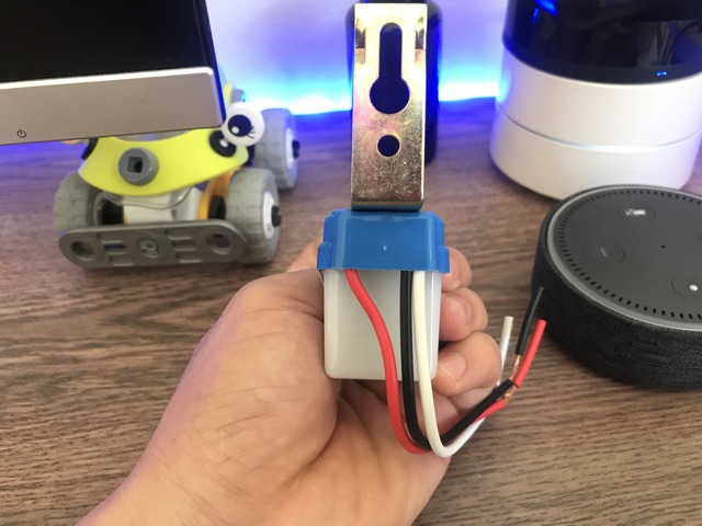 Công tắc cảm biến ánh sáng. Tự động bật đèn khi trời tối, tự động tắt khi trời sáng