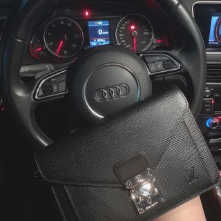 Clutch lv nam thames hàng spsl