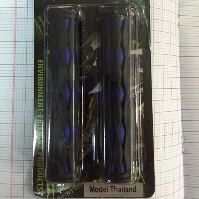 Cao su tay thắng Monter.
