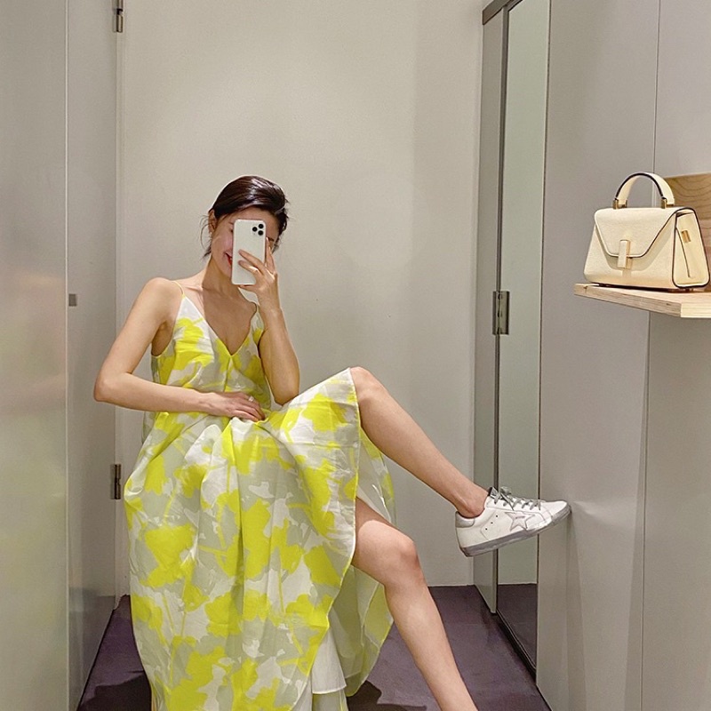 Đầm dây maxi đi biển hai lớp cổ V chất voan rũ màu vàng chanh