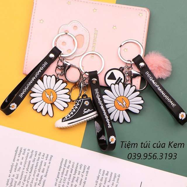 Móc khóa dễ thương Giày hoa cúc Converse xinh xắn MK04