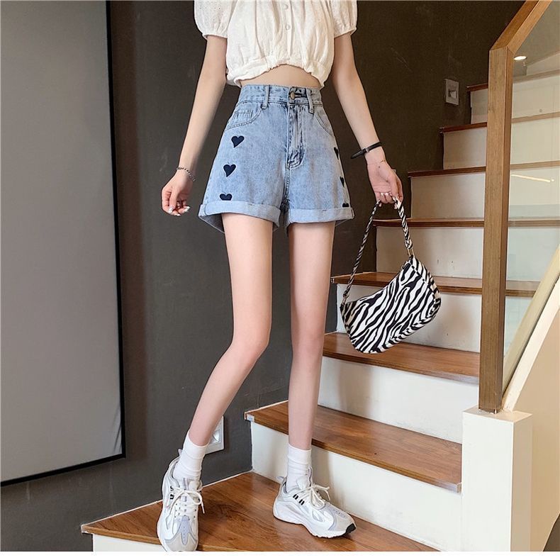 Quần short jean cạp cao họa tiết thêu trái tim thời trang Hàn Quốc cho nữ