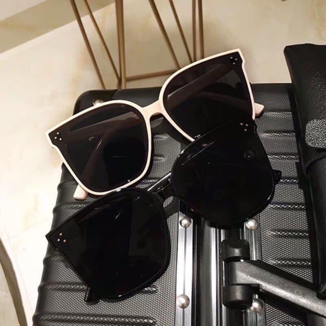 Kính mắt chị Hà