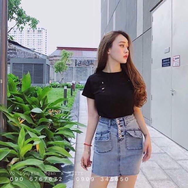 Set áo thun đen chân váy jean