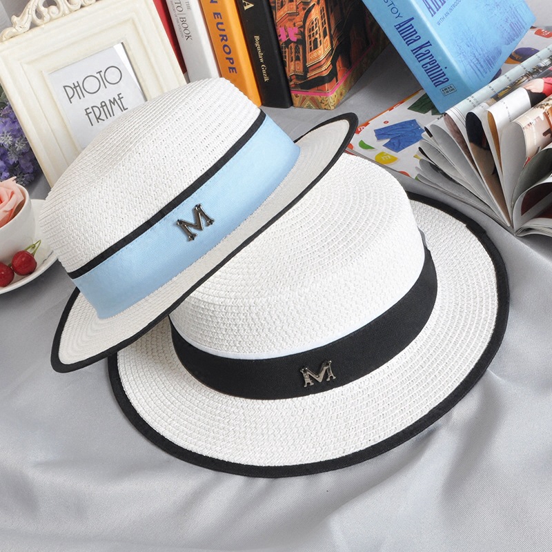 Lovely and cute white wide-brimmed sedge hat for women