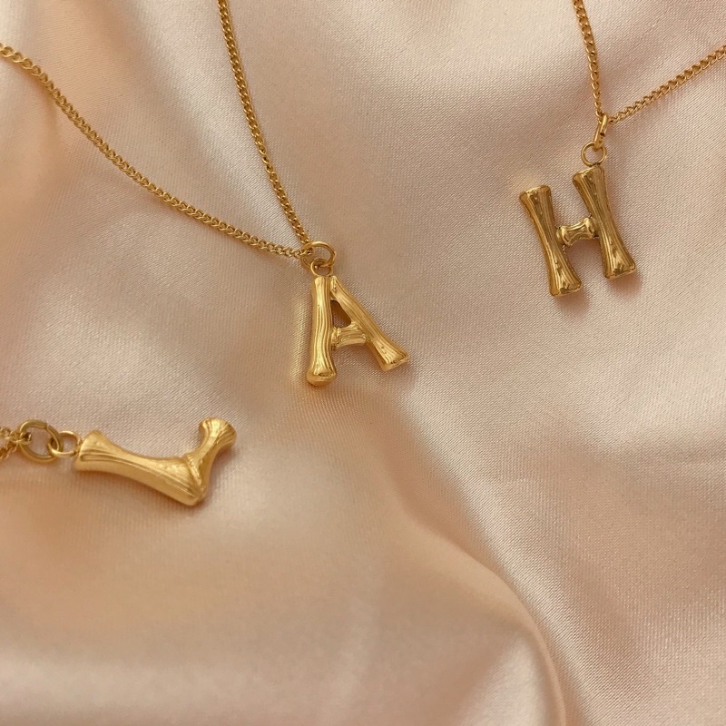 Quà tặng Dây chuyền LEANIN mặt chữ, Vòng cổ chữ Titanium mạ vàng không đen Letter Necklace -N2106