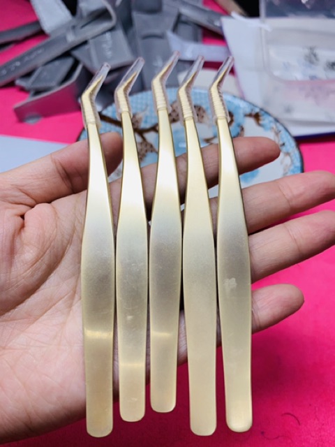Nhíp volume hoa hồng đen mũi nhám