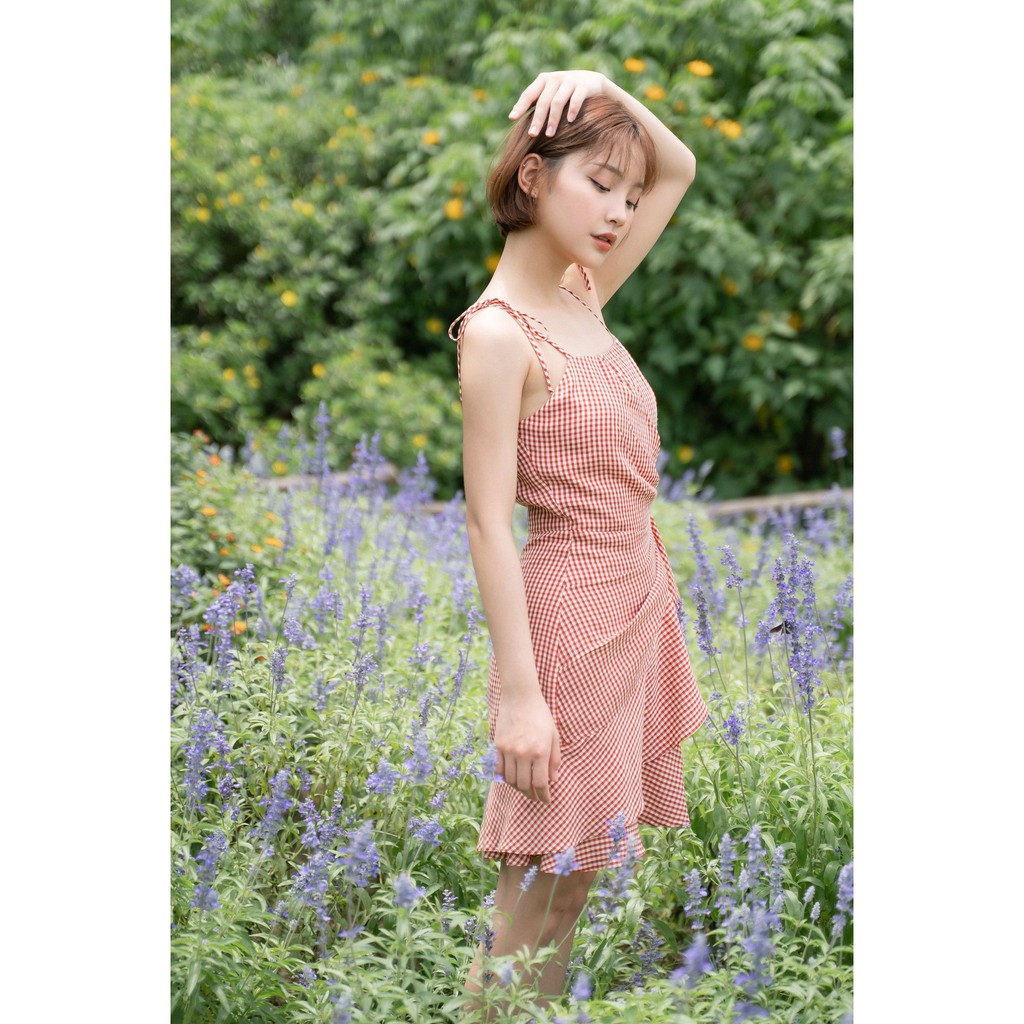 [Mã SKAMA06 giảm 8% tối đa 50K đơn 250K] Váy 2 Dây Xếp Bèo Lệch - Màu Kẻ Gingham Đỏ Chất Vải Boil [Madelen] | BigBuy360 - bigbuy360.vn