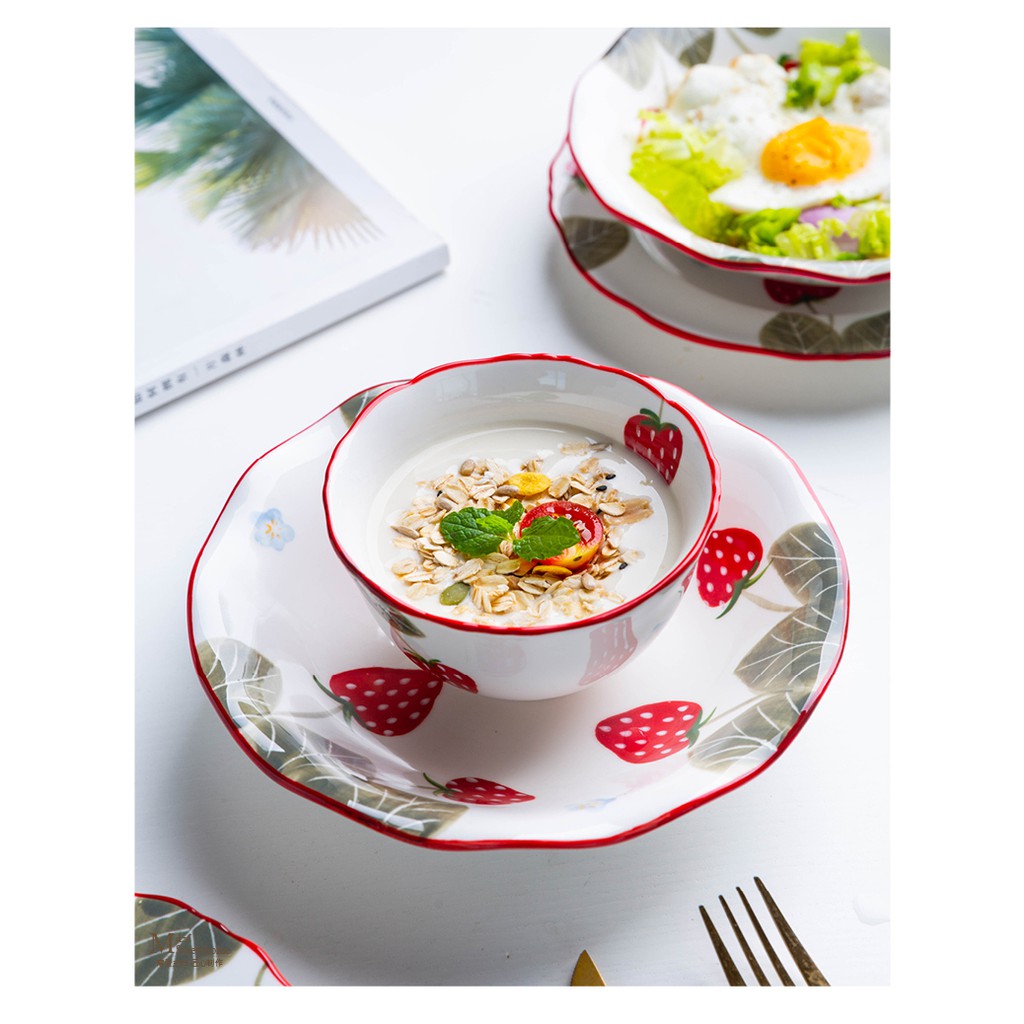 Bộ chén bát dâu tây đáng yêu lắm ạ