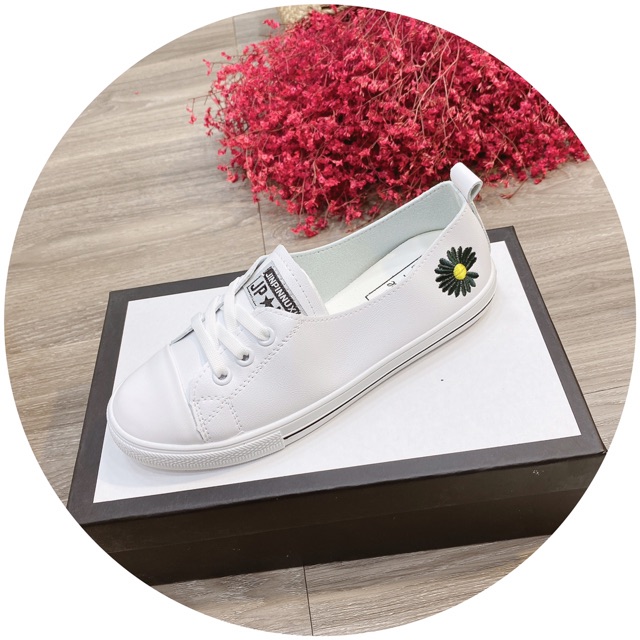 Giày slip on hoa cúc