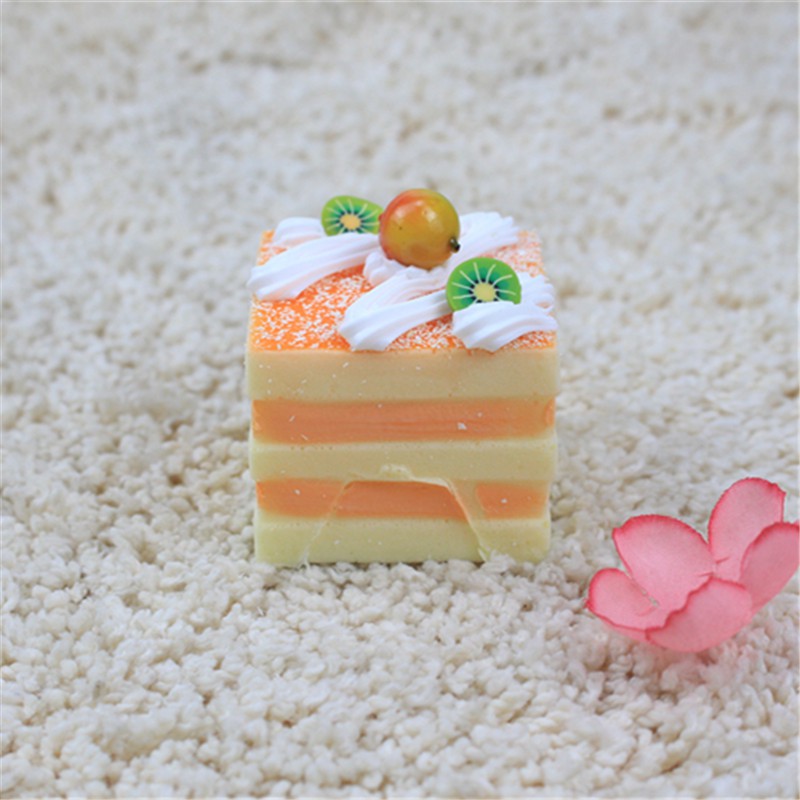 Đồ chơi mô phỏng đồ ăn nhân tạo phù hợp để giáo dục sớm cho trẻ hoặc trang trí nội thất