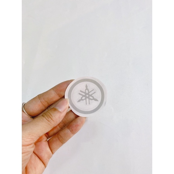 Tem logo biểu tượng Yamaha phản quang 4.1cm, dán trang trí xe máy cao cấp