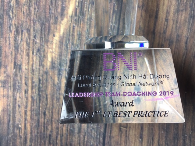 Cúp pha lê nhất nhì ba