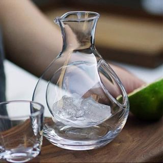 Bình đựng rượu có ngăn để đá