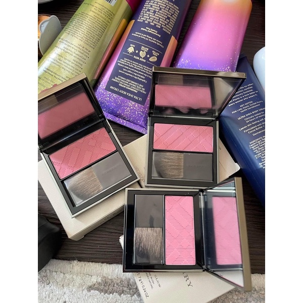 Phấn má hồng Burberry Light Glow  Hydrangea Pink