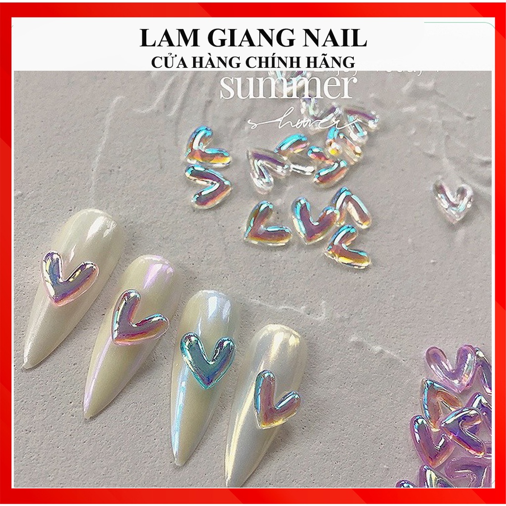 Charm hình tim có ánh sắc màu