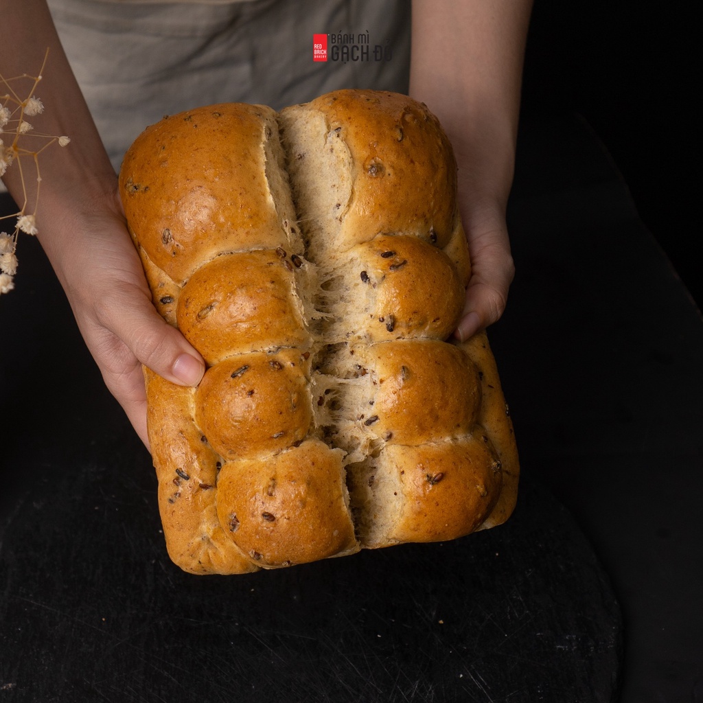 Bánh Mì Hạt Lúa Mạch Nảy Mầm Mlem của Gạch Đỏ 450g bất bại về khả năng kiểm soát cơn thèm dành cho lối sống hiện đại