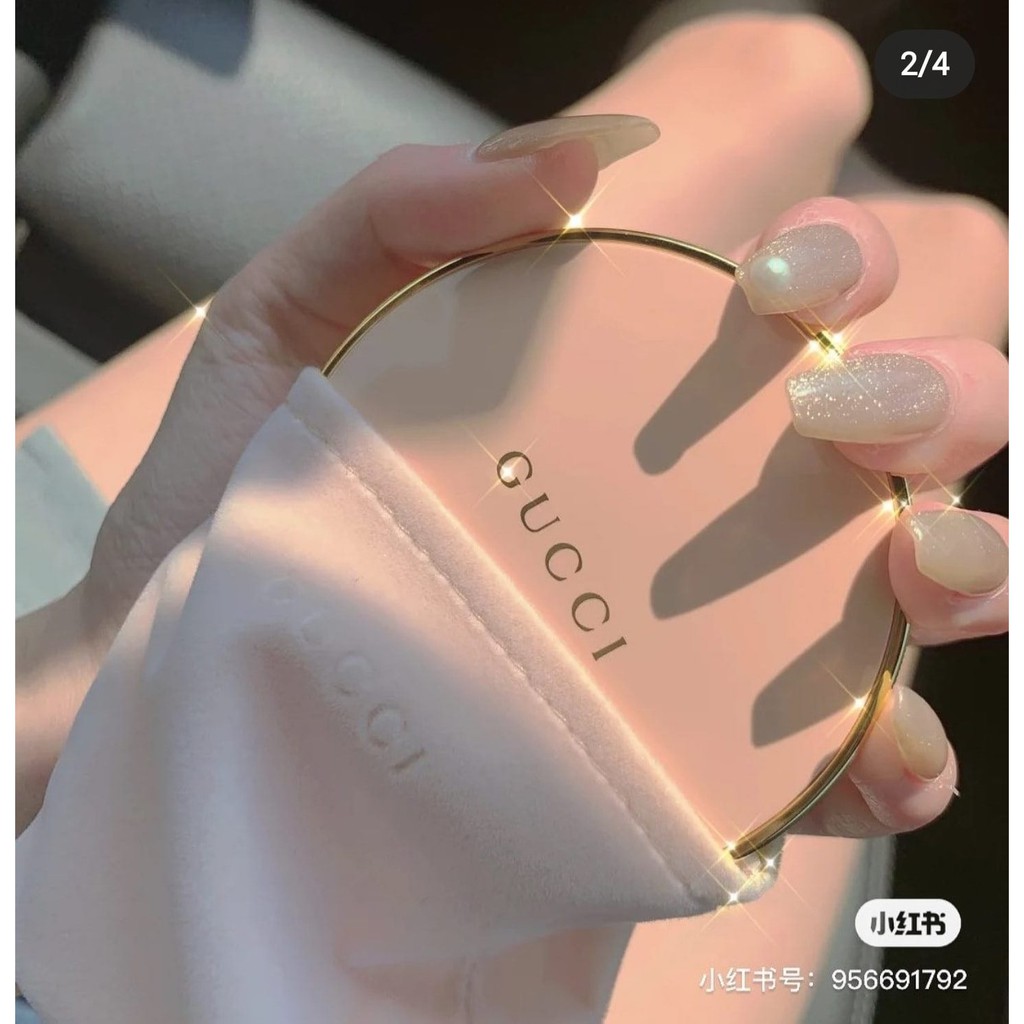Phấn Gucci siêu đẹp luôn.