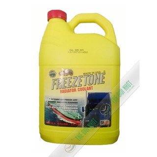 Nước làm mát oto màu đỏ Preezetone Engine Radiator 4L