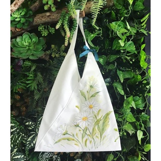 Túi tam gíác hoa cúc nền xanh lá hàng handmade vẽ tay