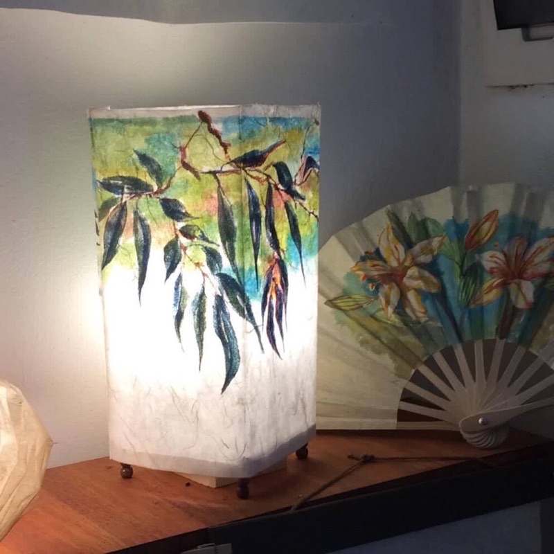 Giấy Dó Vân làm đèn hoặc viết thư pháp khổ 60x80cm với những sợi giấy thả trên bề mặt rất đẹp